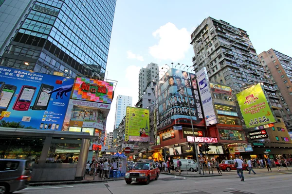 Trafikerad gata i hong kong — Stockfoto