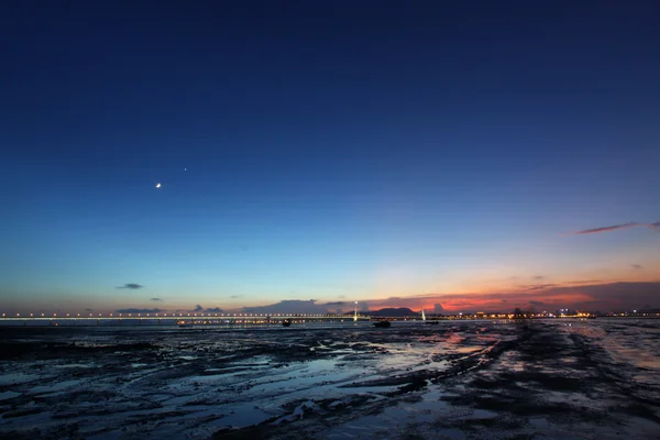 Solnedgang langs kysten – stockfoto