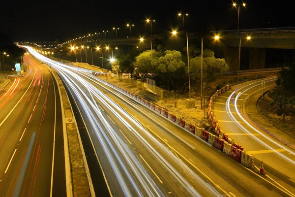 Highway traffic i hong kong på natten — Stockfoto