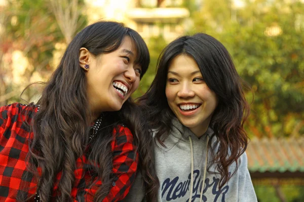 Aziatische vrouw tonen hun vriendschap voor eeuwig concept — Stockfoto