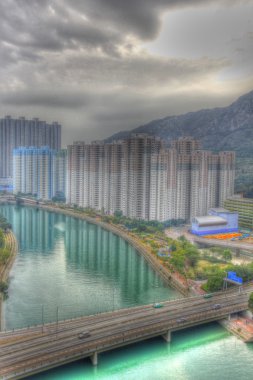 Hong kong şehir merkezinde gün, hdr görüntü adlı.