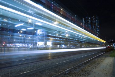 gece hong Kong şehir trafiğine