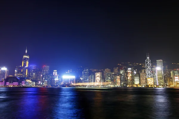 Hong kong nattvisning längs victoria harbour — Stockfoto
