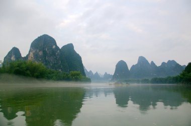 yangshuo guilin, Çin'in güzel karstik dağ manzarası