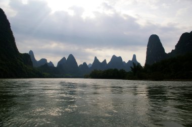 yangshuo guilin, Çin'in güzel karstik dağ manzarası