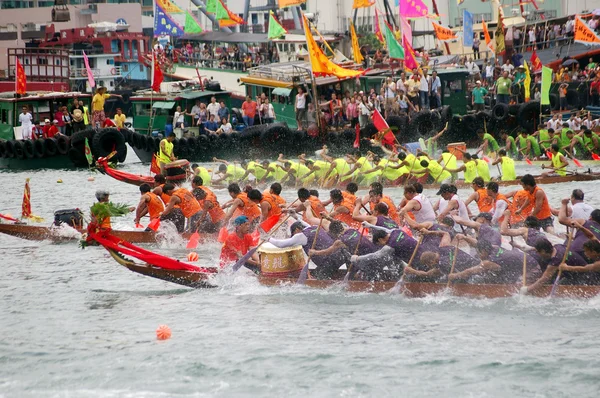 Drachenbootrennen beim Tung Ng Festival, Hongkong — Stockfoto