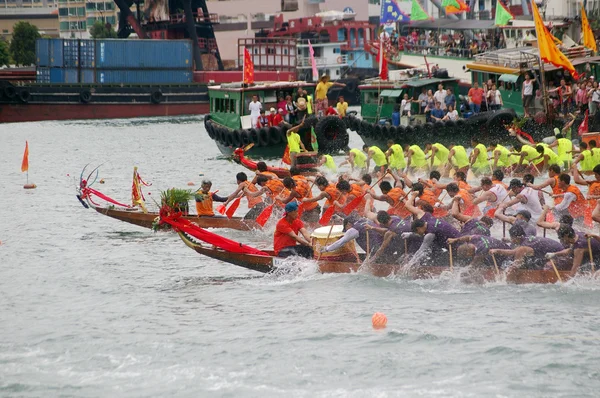 Gara di barche drago a Tung Ng Festival, Hong Kong — Foto Stock