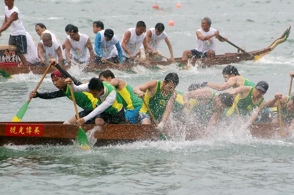 Závodu dračích lodí v tung ng festival, hong kong — Stock fotografie