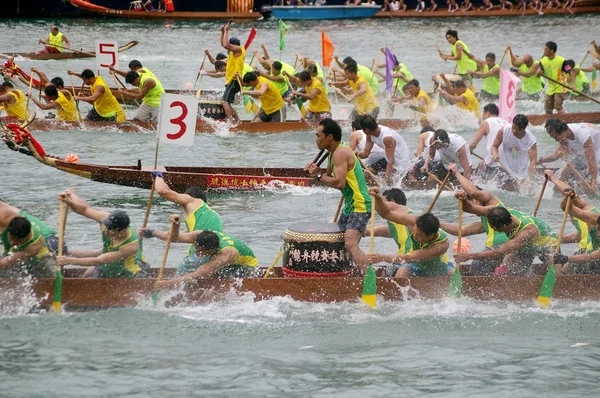Závodu dračích lodí v tung ng festival, hong kong — Stock fotografie