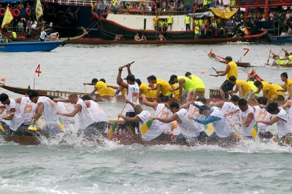 Dragon boat race in Tung Ng Festival, Hong Kong — Stock Photo, Image