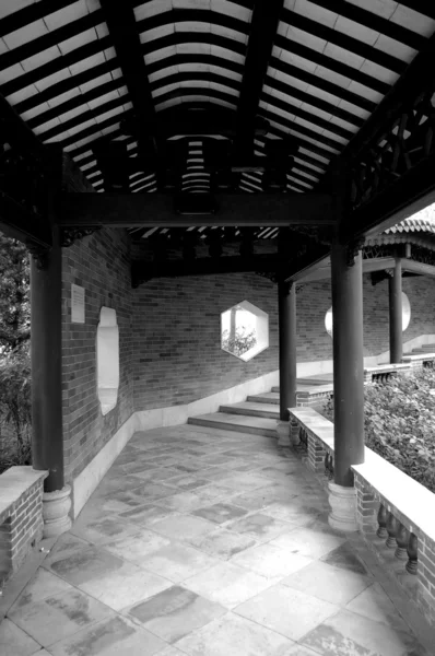 Puerta china en color blanco y negro — Foto de Stock