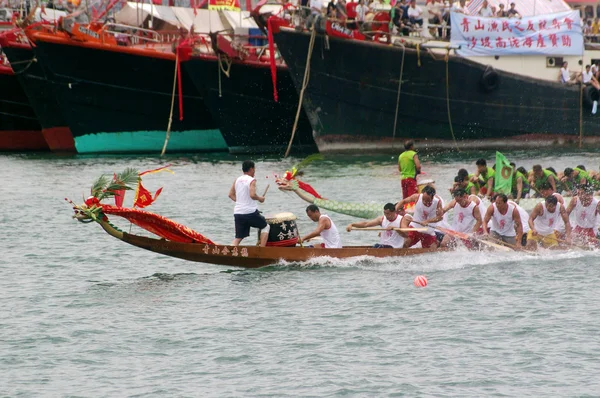 Gara di barche drago a Tung Ng Festival, Hong Kong — Foto Stock