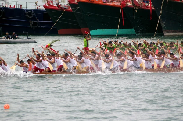 Course de bateaux-dragons à Tung Ng Festival, Hong Kong — Photo