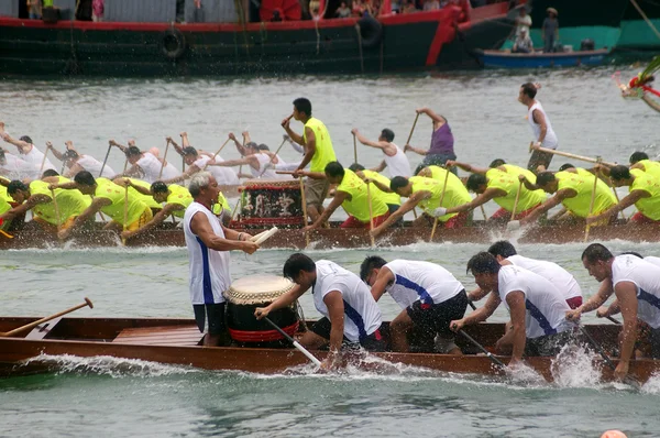 Гонка на лодках Dragon на фестивале Tung Ng, Гонконг — стоковое фото
