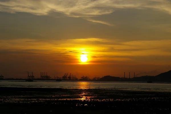 Piękny zachód słońca nad morzem w hong Kongu — Zdjęcie stockowe