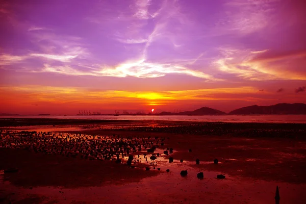 Krásný západ slunce podél pobřeží v hong Kongu — Stock fotografie