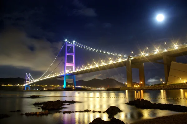夜に香港の青馬大橋 — ストック写真