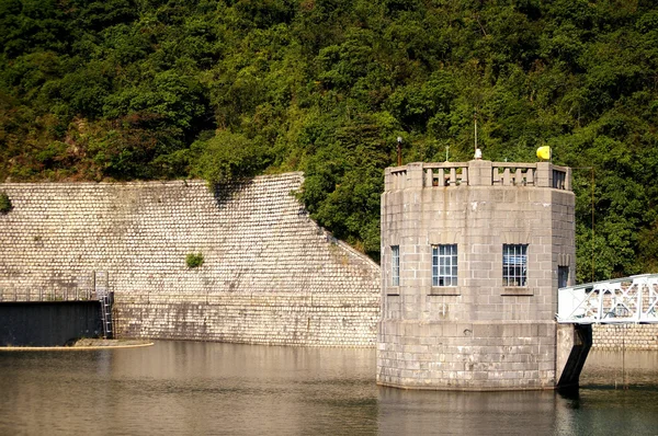 Tower dam in reservoir — Stock Photo, Image