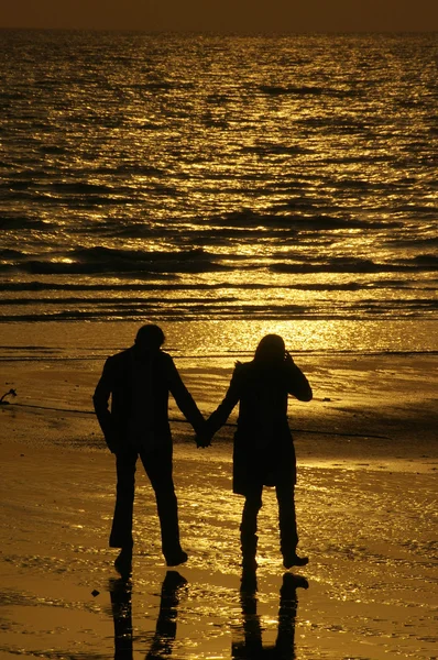 Couple at sunset — Stock Photo, Image