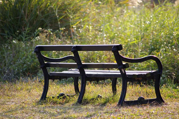 Židle v krajině pod sluncem — Stock fotografie