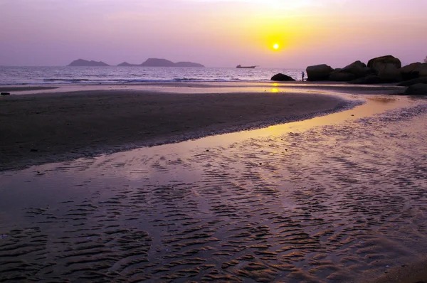 Západ slunce na pobřeží v hong Kongu — Stock fotografie