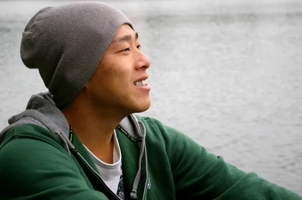 Asiatiska mannen leende — Stockfoto