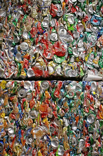 Банки для переработки отходов — стоковое фото