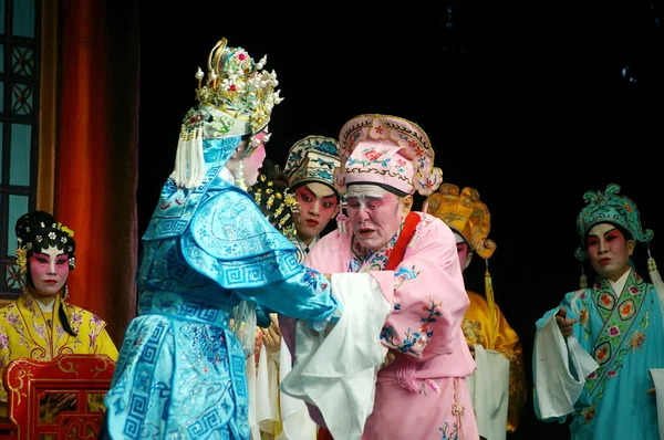 Ópera cantonesa en el festival de la linterna agua mui wo, hong kong — Foto de Stock