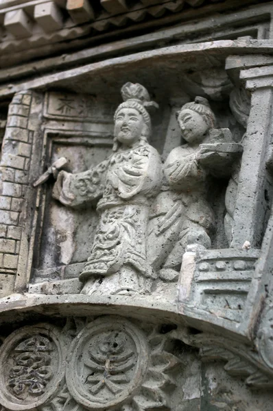 Китайская резьба снаружи храма — стоковое фото