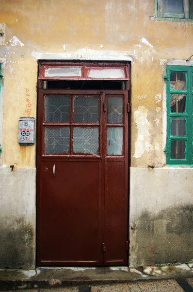 Parede vintage e fundo da porta — Fotografia de Stock