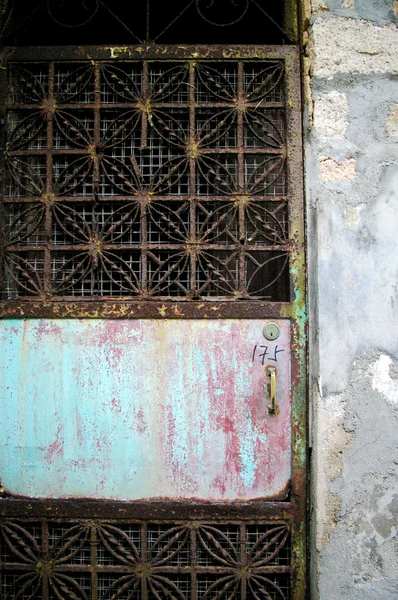녹슨된 문 및 잠금 — 스톡 사진