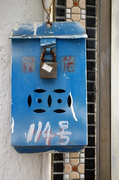 Blå postbox i hong kong — Stockfoto