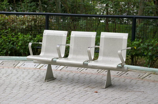 Krzesła w parku — Zdjęcie stockowe