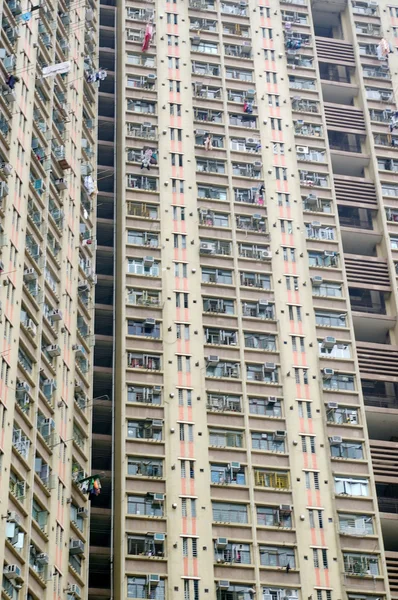 Снаружи жилых зданий в Гонконге — стоковое фото