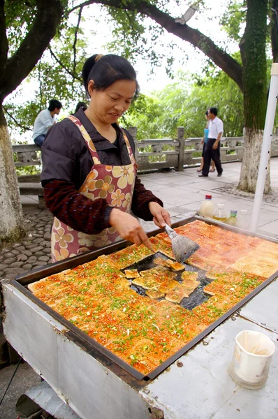 Chinese woman selling tofu on street — Stock Photo, Image