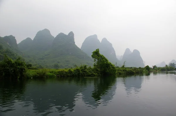 Krásný kras hory krajina v yangshuo guilin, Čína — Stock fotografie