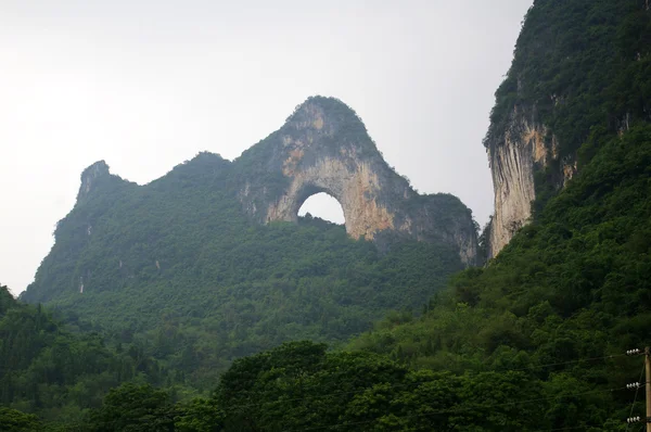 Guilin Yueliangshan (Hold-domb) Kínában — Stock Fotó