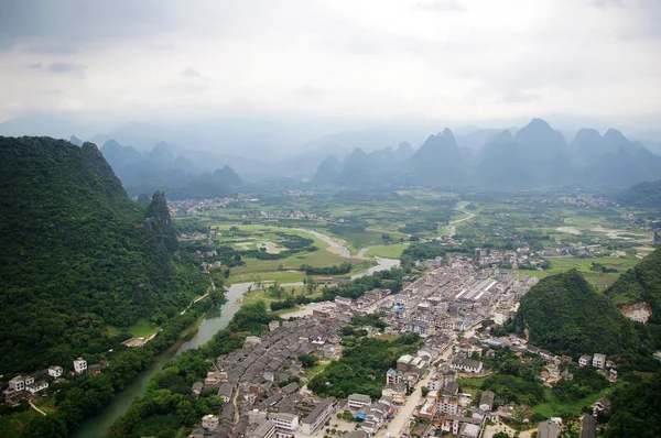 Красивый горный пейзаж в Яншо Гуйлинь, Китай — стоковое фото