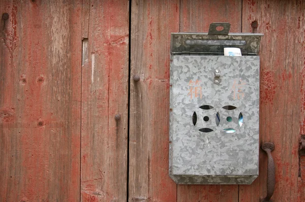 Postbox på vägg — Stockfoto