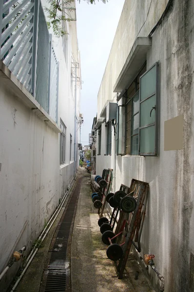 Alley in hong kong dorp — Stockfoto