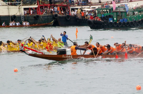 Змагання з веслуванн дракона в Hong Kong — стокове фото