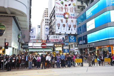 hong kong şehir merkezindeki işlek cadde