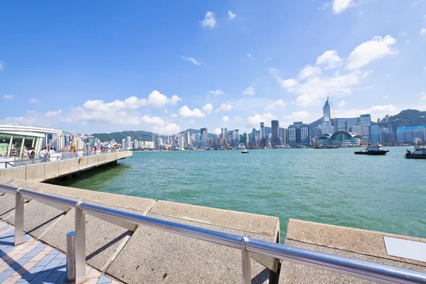 Horizonte de Hong Kong ao longo da orla marítima — Fotografia de Stock