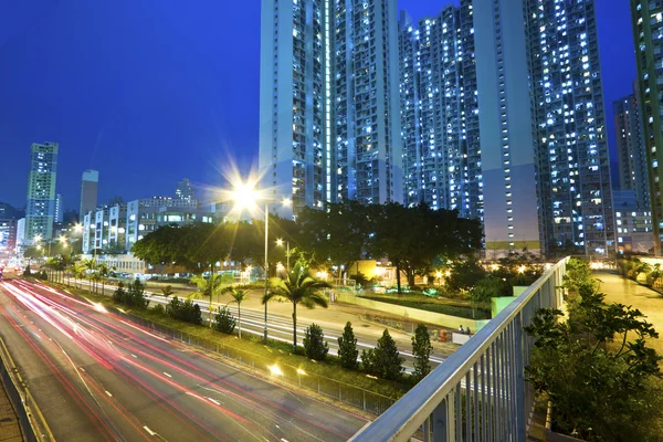 Trafik i hong kong downtown på natten — Stockfoto