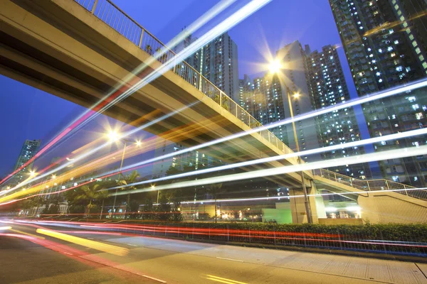 Trafik i hong kong downtown på natten — Stockfoto