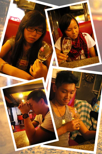 Asya bar içinde şarap içme — Stok fotoğraf