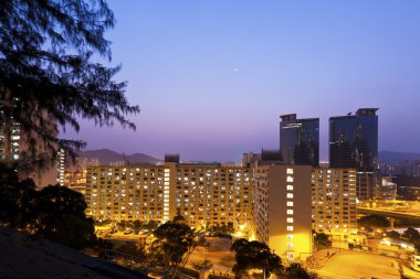 Gece vakti Hong Kong şehir merkezinde.