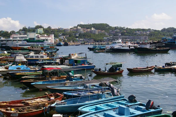 Cheung chau moře pohled v hong Kongu, se rybářských člunů jako backgro — Stock fotografie
