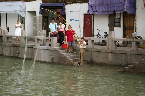 Fiskare i shanghai, Kina. — Stockfoto