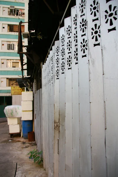 Puerta de hierro en Hong Kong urbanización pública — Foto de Stock